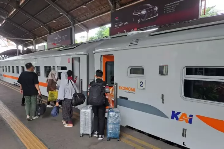 KAI Siapkan 1.792 Perjalanan Kereta Api per Hari untuk Libur Nataru