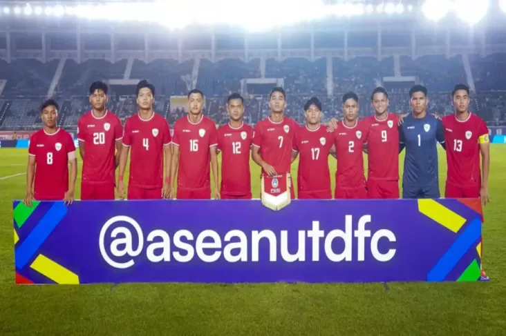 Kembali ke Tanah Air, Timnas Indonesia Menyambut Malam

Atas kembalinya Timnas Indonesia ke Tanah Air, malam ini akan disambut dengan meriah oleh para pemain dan suporter setia. Setelah menyelesaikan pertandingan tandangnya, Timnas Indonesia kembali ke tanah air di malam hari. Dengan semangat yang membara, para pemain siap memberikan sambutan yang tak terlupakan bagi para suporter yang telah memberikan dukungan sepanjang perjalanan mereka.

Kemenangan yang diraih oleh Timnas Indonesia di laga tandang, membawa kebanggaan tersendiri bagi para pemain dan juga bangsa Indonesia. Kini, saatnya untuk menyambut kembalinya para pahlawan lapangan hijau ini dengan penuh kebanggaan dan kegembiraan. Malam ini, stadion akan dipenuhi oleh para suporter yang tak sabar untuk menyambut kedatangan Timnas Indonesia.

Dengan semangat yang sama, Timnas Indonesia akan kembali ke tanah air dengan penuh kebanggaan dan mengharapkan dukungan yang tak pernah pudar dari para suporter setia. Malam ini, akan menjadi malam yang tak terlupakan bagi semua yang hadir untuk menyambut Timnas Indonesia pulang ke tanah air. Mari kita bersama-sama merayakan kembalinya Timnas Indonesia dengan semangat yang membara!