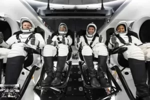 Astronot NASA Menyapa Bumi Setelah 9 Bulan Meluncur di Luar Angkasa
