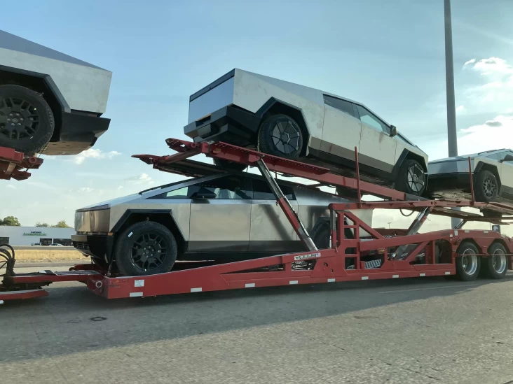 Saham Tesla Terjun Bebas, Investor Panik Dengan Penurunan 15 Persen Seketika

Saham perusahaan mobil listrik, Tesla, mengalami penurunan yang signifikan pada hari ini. Investor panik dengan turunnya saham hingga 15 persen dalam waktu singkat.