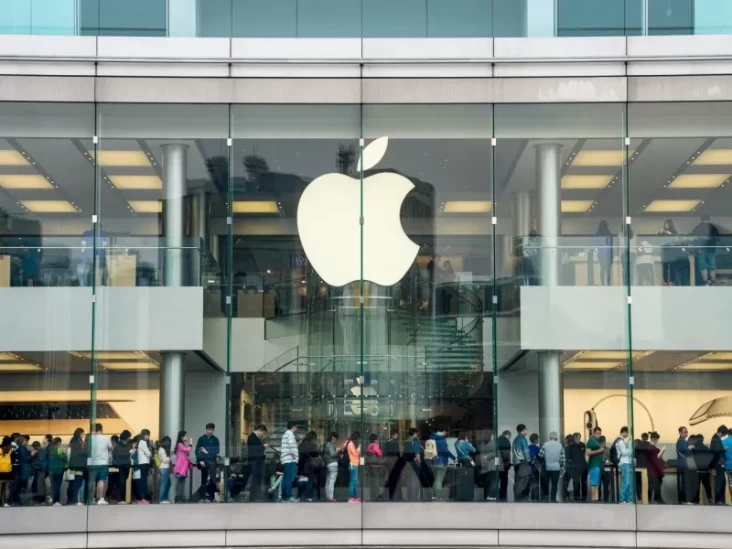 "Kebijakan Trump Membuat iPhone Murah Terancam Kehilangan Pasar, Apple Store AS Diserbu Pembeli!"