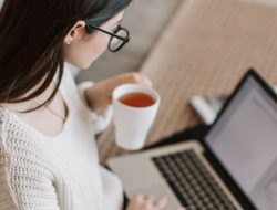 Ramalan Karier 12 Zodiak, Jumat 28 November 2025: Capricorn Dapat Promosi, Aquarius Bercahaya