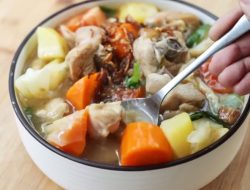 Sup Ayam Gurih yang Hangat dan Penuh Nostalgia