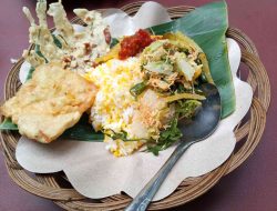Sepiring Nasi Jagung di Seberang Gereja