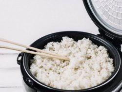 Tips Cepat Jaga Nasi Tetap Segar di Magic Com