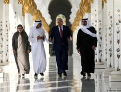 Mengapa Trump Lebih Suka Diktatur Timur Tengah Daripada UE?