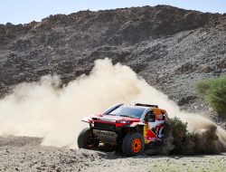 Etape 2 Dakar 2026: Toyota Bangkit, Al-Attiyah Pimpin Klasemen
