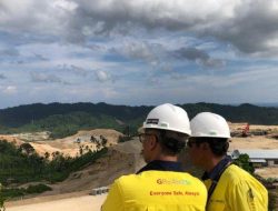Video karyawan Pani Gold Mine PT Merdeka Gold Resources menari saat desa terkena banjir
