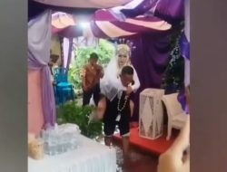 Pernikahan Muhadi dan Ela di Tengah Banjir Cengkareng