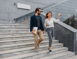 Orang yang Pilih Tangga Daripada Lift Punya 7 Sifat Ini, Ini Penjelasannya Menurut Psikologi