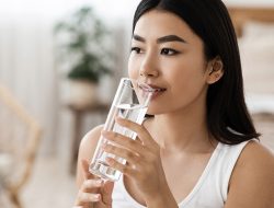 Waktu Terbaik Minum Air Lemon untuk Tubuh Lebih Segar