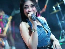 Kunci gitar dan lirik Laut – Shinta Arsinta: Sampan dihantam badai