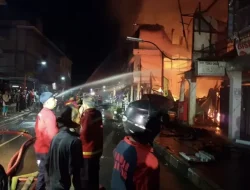 Ibu 3 Anak Indriani: Detik-Detik Kebakaran Lahap 10 Ruko dan Rumah di Pasar Tangaran Sambas