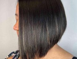 30 gaya potongan rambut sebahu terkini yang menarik