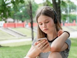Anak Tengah Sering Merasa Dihindari? Ini Fakta Mengenai Middle Child Syndrome