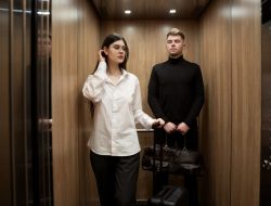 9 Kebiasaan Sederhana di Lift yang Mencerminkan Kekuatan Mental