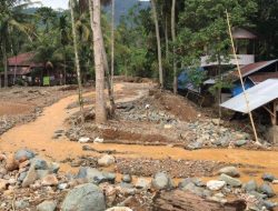 Warga Pasar Lalang Khawatir, Tanggul Belum Dibangun, Banjir Mengancam