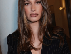 Halo Lips: Rahasia Bibir Tebal yang Disukai Hailey Bieber