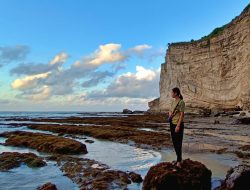 Wisata NTT: Pesona Pantai Kiriwai di Sumba Timur dengan Pasir Putih dan Batu Piramida