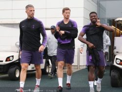 Pemain Liga Inggris, Man United Bersaing dengan Juventus untuk Rekrut Bek Sayap AS Roma