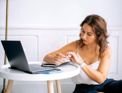 8 fakta polyworking, pekerjaan ganda jadi biasa