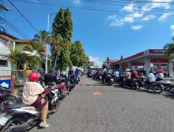 Warga Bondowoso Antre di SPBU, Stok BBM Nasional Hanya Tersisa 26 Hari