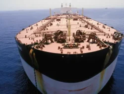 Iran Mengusir Kapal Perang AS dari Selat Hormuz, Hanya Kapal Sipil yang Diperbolehkan Melintas