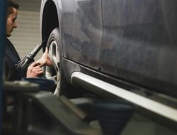 Mengapa Ban Mobil Listrik Lebih Cepat Rusak Daripada Ban Biasa