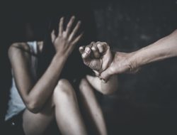 Ibu di Karawang: Korban KDRT, Tertular Sifilis, Anak Diperkosa Suami