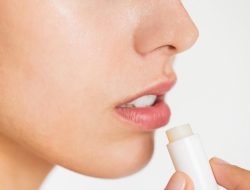 Waktu Tepat Menggunakan Lip Balm, Lip Oil, dan Lip Gloss