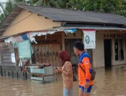 Pemkab Lampung Tengah Turunkan Damkarmat Atasi Got Mampet di Pasar Bandar Jaya