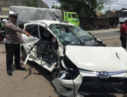 Kecelakaan Mengerikan di Pangenan Cirebon, Kabin Truk Hancur Parah, Sopir Selamat dari Maut